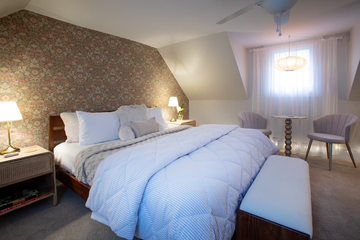 Spacious Suite King Bed